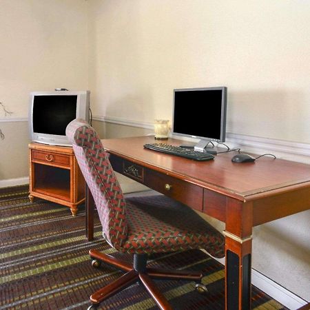 Econo Lodge Inn & Suites Карбондейл Экстерьер фото