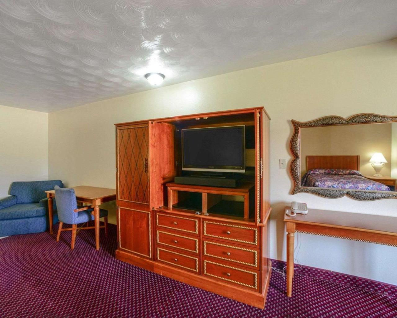 Econo Lodge Inn & Suites Карбондейл Экстерьер фото